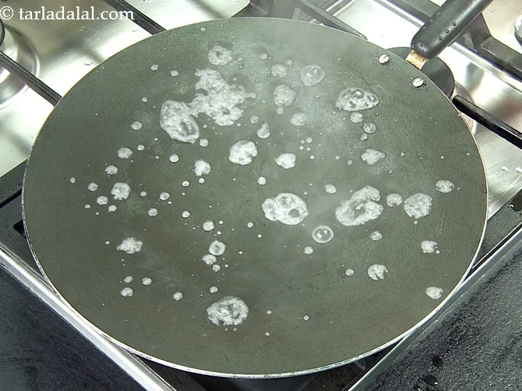 स्टेप 10 – <strong>आटे का चीला</strong> बनाने के लिए | <strong>गेहूं के आटे …