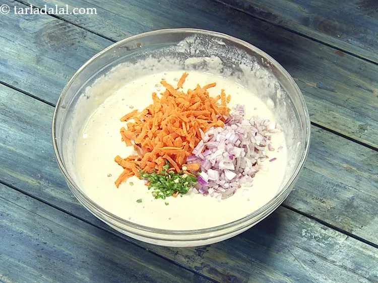 स्टेप 7 – बारीक कटी हरी मिर्च डालें। अपने द्वारा पसंद किए गए …