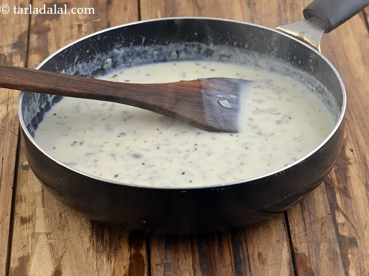 स्टेप 17 – धीरे से मिलाएं और मध्यम आंच पर १ मिनट के …