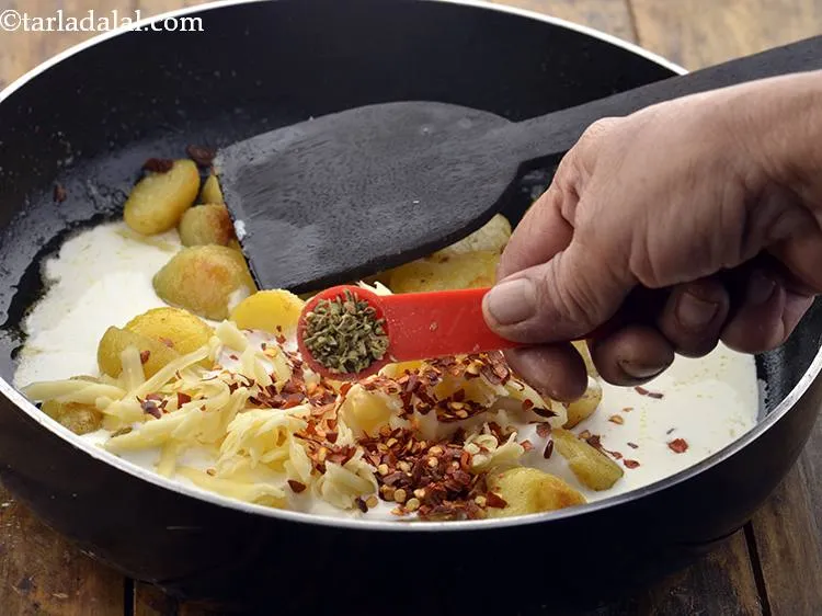 स्टेप 13 – सूखा ओरेगानो डालें। यदि आपके पास इटैल्यन ड्राइड सीज़निंग हैं, …