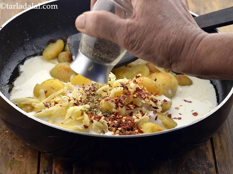 स्टेप 14 – काली मिर्च डालें। रेसिपी में से सबसे अच्छा फ्लेवर पाने …