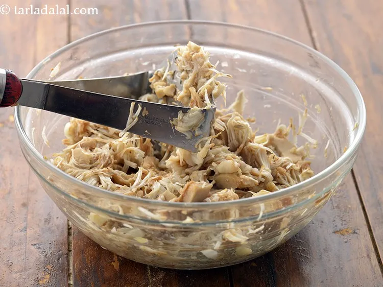 Step 7 – Transfer the jackfruit in a deep bowl and mash it using a potato masher.