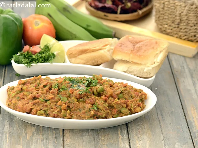 Step 33 – For a Jain version of this snack, try making using <a href="https://www.tarladalal.com/jain-pav-bhaji--using-raw-bananas-40058r" target="_blank"><strong>Jain pav bhaji …