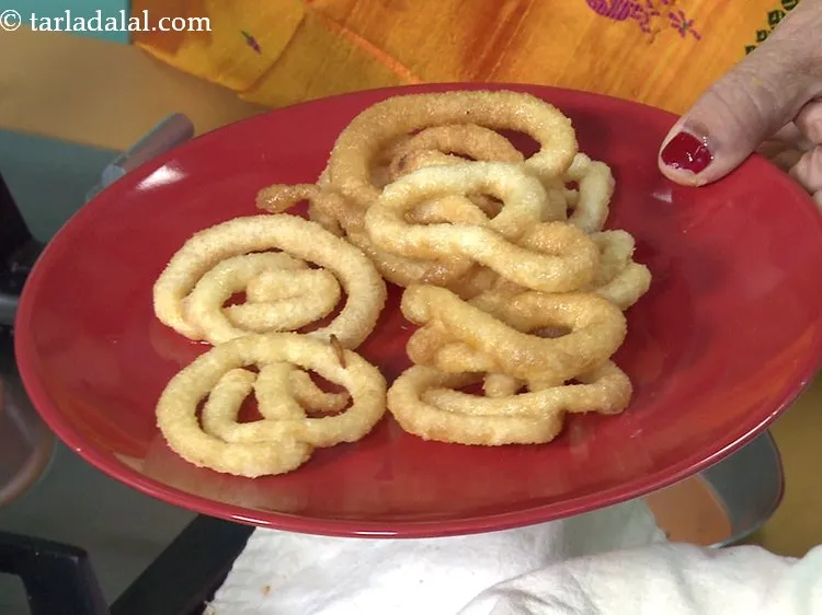 Step 25 – Remove the <strong>jalebis </strong>from the ghee into a plate.&nbsp;
