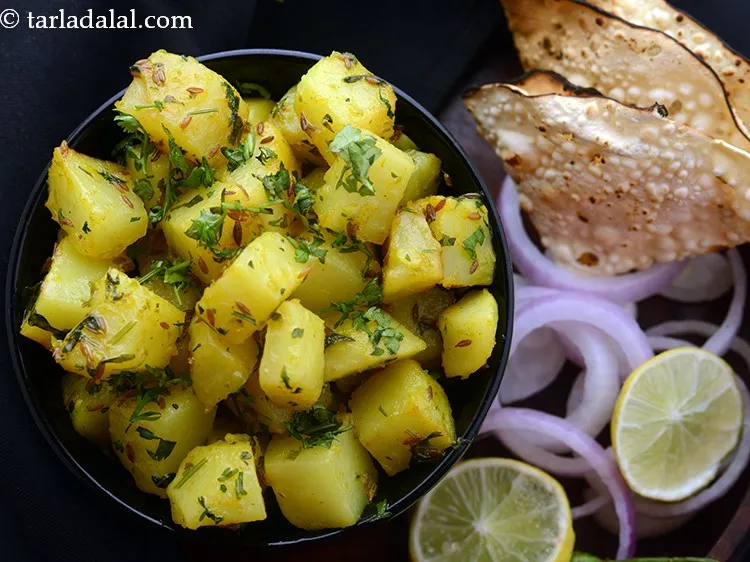 Step 13 – Serve&nbsp;<strong>jeera aloo | Punjabi jeera aloo |&nbsp;jeera aloo for vrat |</strong>&nbsp;hot with pooris, parathas or …