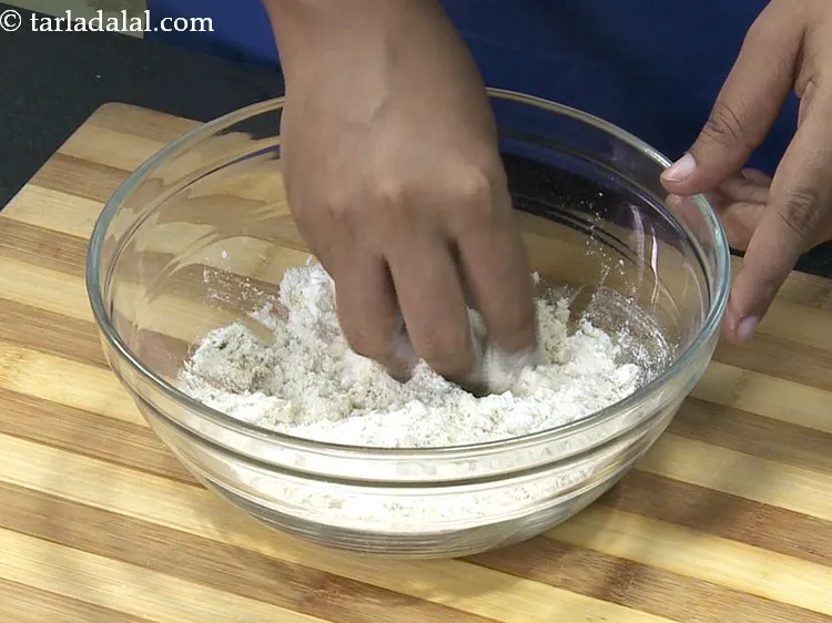 स्टेप 8 – सभी सामग्री को अच्छे से मिलाएं।