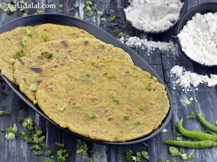 Step 19 – Serve jowar bajra spring onion roti immediately.