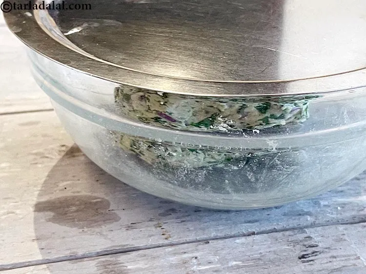 स्टेप 11 – ढक्कन के साथ कवर करें और १० मिनट के लिए …