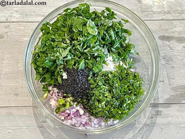 स्टेप 7 – काला तिल डालें।