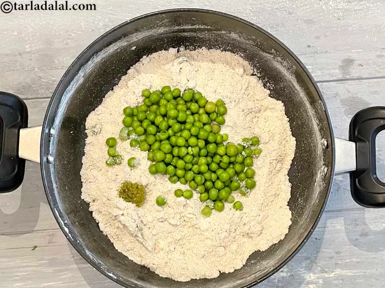 Step 14 – Add&nbsp;green chilli paste.