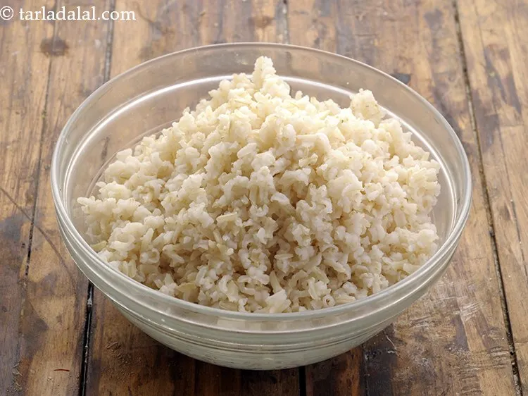 Step 27 – To proceed making the <strong>kabuli chana biryani</strong>, take cooked brown rice in a bowl.&nbsp;&nbsp;