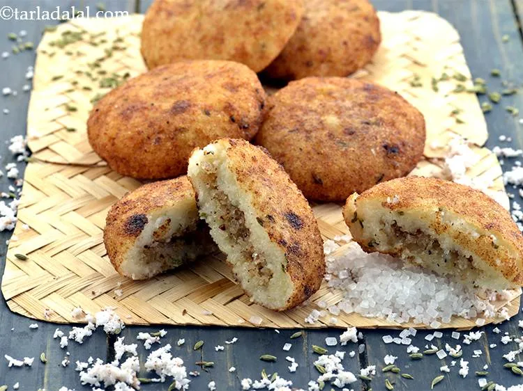 Step 28 – Serve the <strong>Kakara Pithas</strong> warm.