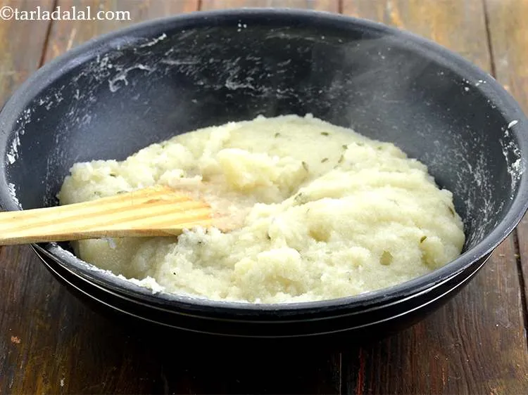 Step 7 – Cook for 4 minutes till all the semolina is swollen and the mixture starts coming …