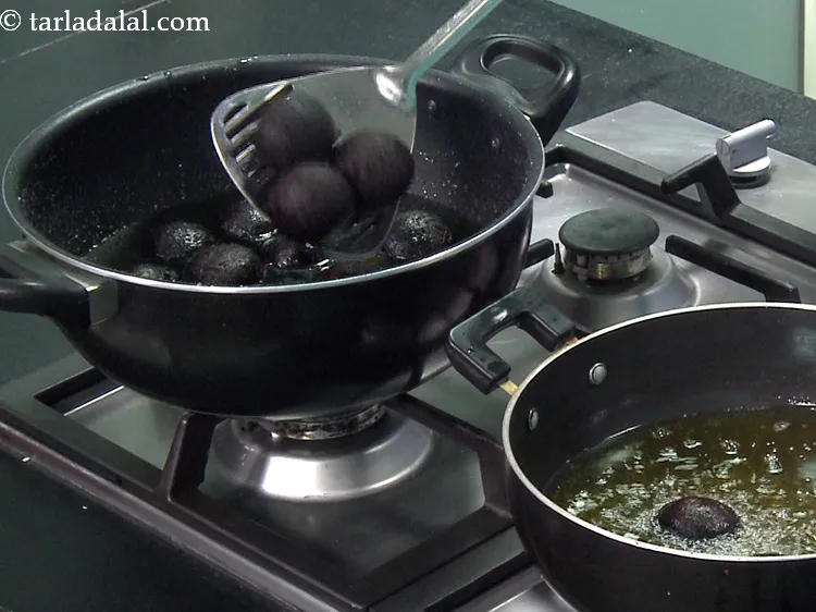 Step 23 – Remove from the pan and add&nbsp;them to the warm sugar syrup. Transfer them immediately, else …