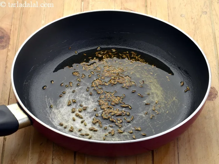 Step 6 – Add 1/2 tsp&nbsp;<a href="https://www.tarladalal.com/glossary-cumin-seeds-jeera-zeera-381i">cumin seeds (jeera)</a> and allow them to crackle.