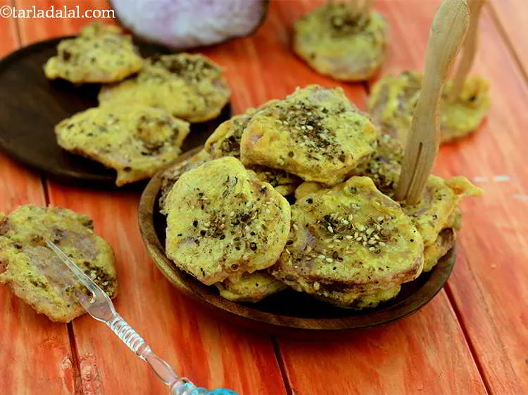 Step 16 – Serve <strong>kand na bhajia recipe | Indian ratalu bhajiya | Gujarati snack recipe |</strong>&nbsp;immediately with …