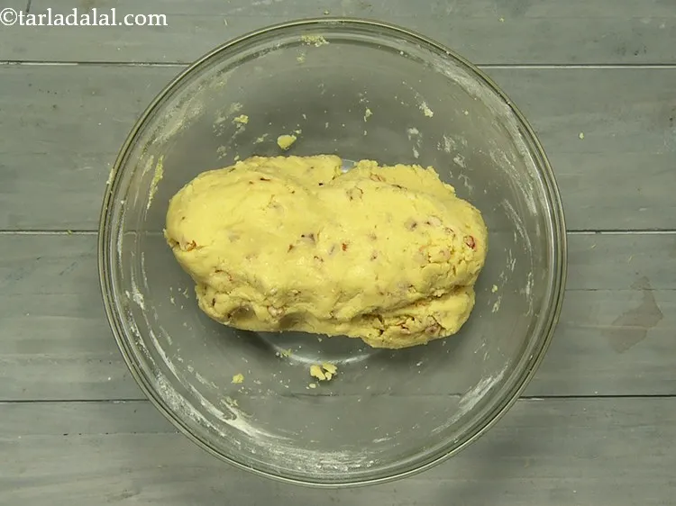 स्टेप 18 – हमारा कराची <strong>बिस्किट का आटा | हैदराबादी टूटी फ्रूटी बिस्कुट …