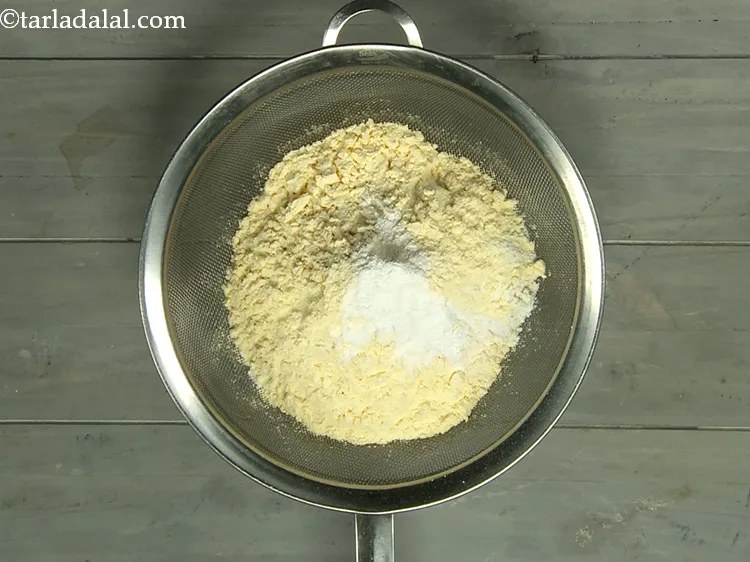 स्टेप 5 – बेकिंग पाउडर डालें। इसे एक रासायनिक प्रतिक्रिया बनाने के लिए …