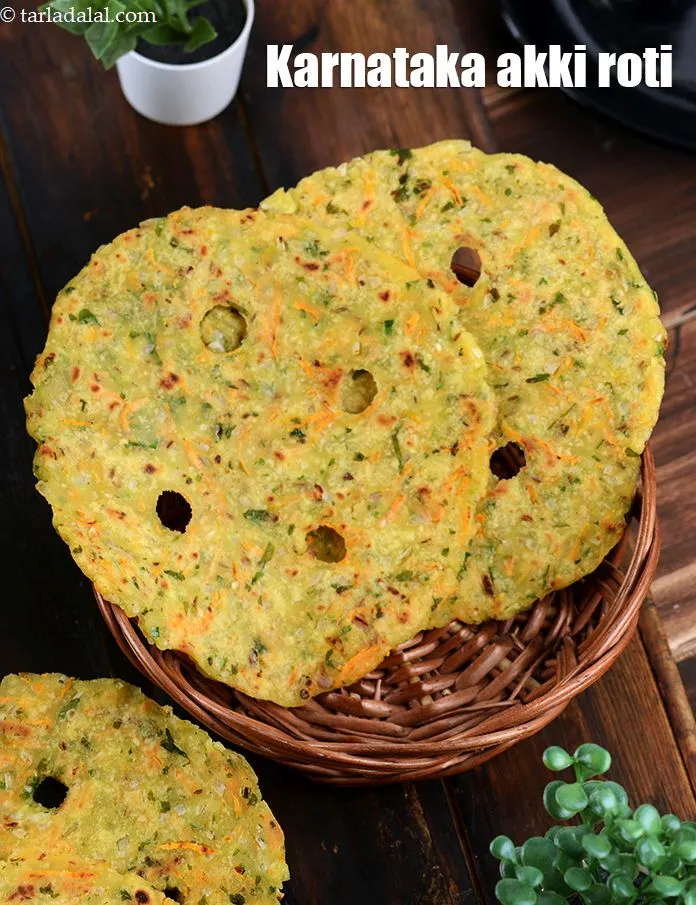 Step 27 – Make sure to serve akki roti immediately otherwise it becomes hard.