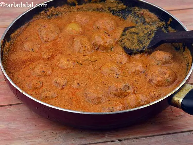 Step 41 – Turn the flame on again, mix&nbsp;<strong>Kashmiri dum aloo | traditional&nbsp;Kashmiri dum aloo curry | restaurant …