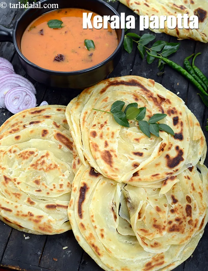 स्टेप 18 – <strong>मालाबार पराठा रेसिपी&nbsp;|&nbsp;परोटा&nbsp;|&nbsp;केरल पराठा&nbsp;|&nbsp;</strong>गर्म और परतदार परोसे&nbsp;।