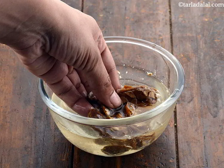 Step 2 – Wash the dates and tamarind. Also, ensure there are no seeds in the imli.