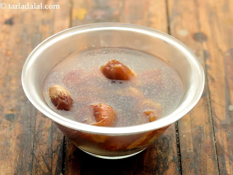 Step 3 – Pour enough hot water in the same bowl.&nbsp;