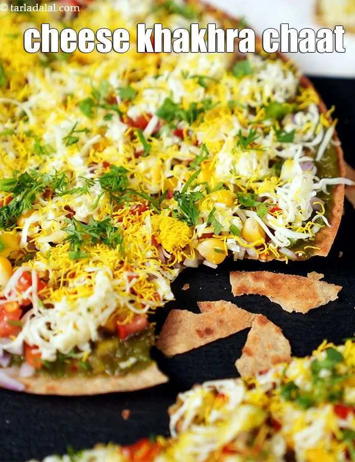 Step 18 – Serve <strong>khakra chaat</strong> immediately.&nbsp;