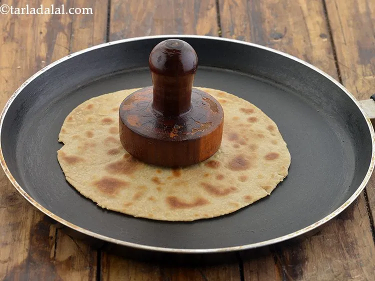 स्टेप 13 – धीमी आंच पर एक मलमल के कपड़े की मदद से …