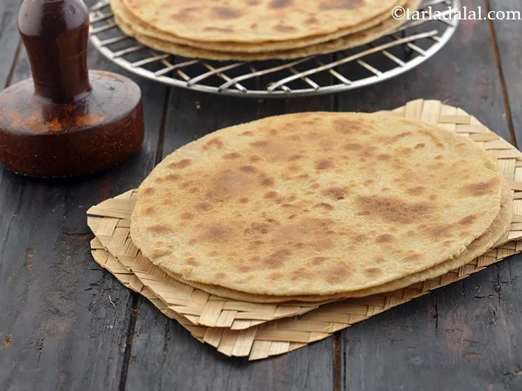 स्टेप 15 – <strong>खाखरा</strong> को पूरी तरह से ठंडा होने दें और एक …