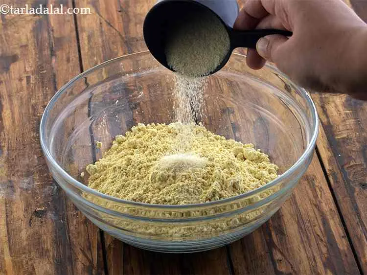 Step 4 – <p>Add <span style="background-color:rgb(255,255,255);color:rgb(0,0,0);">1 1/2 tbsp </span><a href="https://www.tarladalal.com/glossary-semolina-sooji-rava-rawa-603i"><u>semolina (rava / sooji)</u></a>. It provides a nice grainy …