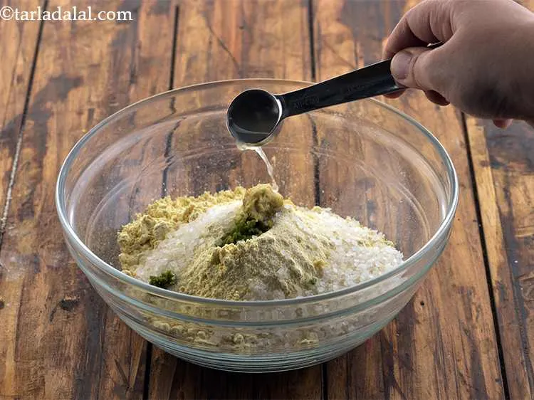 Step 7 – <p>Add <span style="background-color:rgb(255,255,255);color:rgb(0,0,0);">1 tsp </span><a href="https://www.tarladalal.com/glossary-lemon-nimbu-428i#ing_2754"><u>lemon juice</u></a>. Many people even use citric acid instead to …