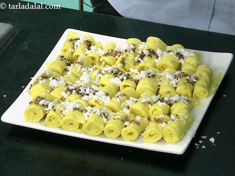 Step 31 – Garnish the&nbsp;<strong>khandvis</strong>&nbsp;with coconut.