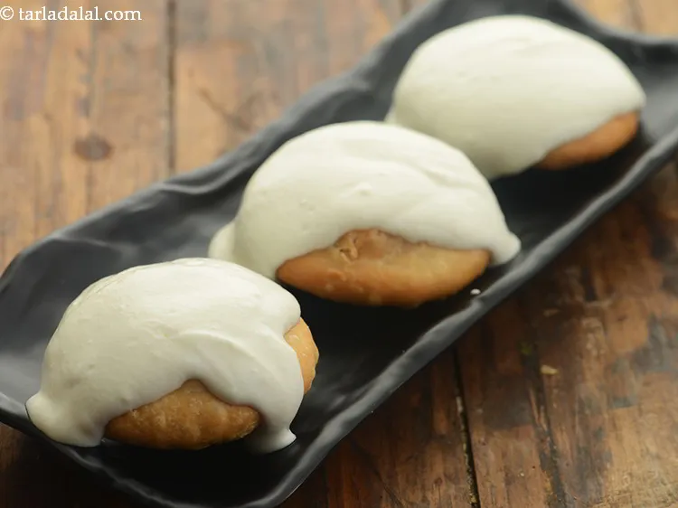 स्टेप 42 – ३/४ कप फैंटा हुआ दही डालें। मैं व्यक्तिगत रूप से …