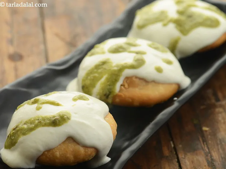 स्टेप 43 – १ टेबल-स्पून हरी चटनी ड्रिज़ल करें। इसके अलावा, आप चाहे …