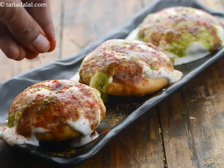 स्टेप 46 – मिर्च पाउडर छिड़कें।