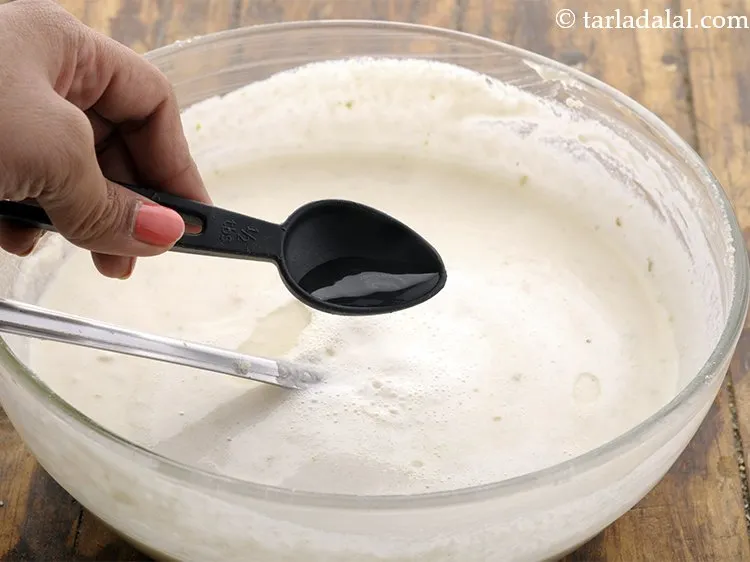 स्टेप 18 – बेकिंग सोडा के ऊपर १ १/२ टेबलस्पून पानी डालें। तुरंत …