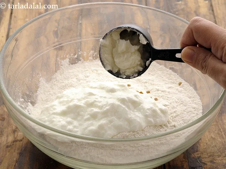 स्टेप 4 – १/४ कप मक्खन (सफेद मक्खन) डालें। वैकल्पिक रूप से आप …