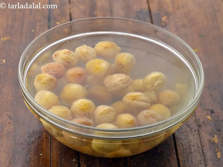 Step 7 – Soak the apricots in enough water for 1 hour.