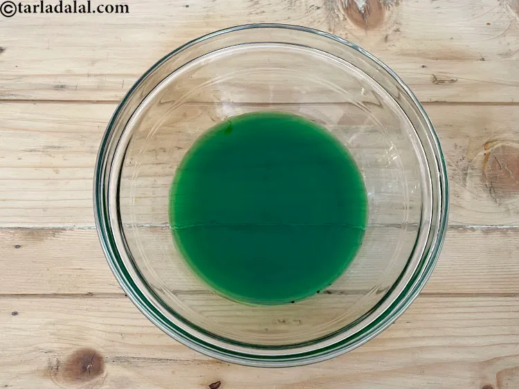 स्टेप 11 – एक गहरे कांच के कटोरे में १/२ कप <a href=""https://www.tarladalal.com/glossary-khus-syrup-hindi-1034i"">खस …