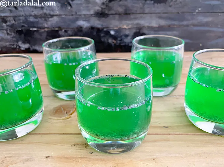 Step 18 – Pour into 6 glasses. Top with ice (optional).