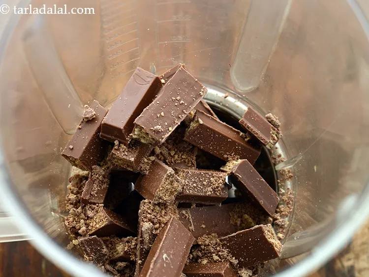 Step 2 – To make <strong>kitkat milkshake</strong>, break 8 kitkat fingers in a blender.&nbsp;&nbsp;