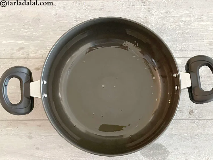 स्टेप 3 – <strong>खोपरा पाक</strong> बनाने के लिए | <strong>गुजराती टोपरा पाक | …