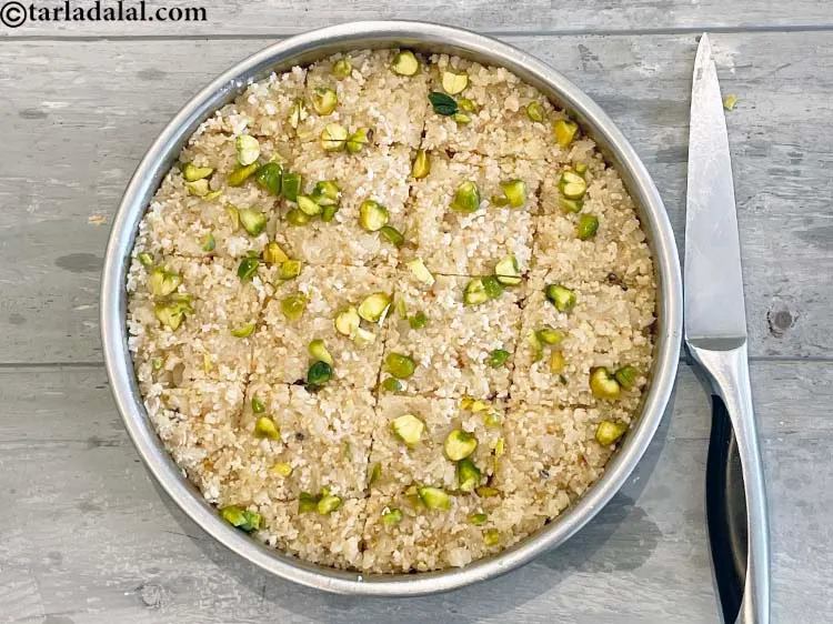 Step 24 – Now we will cut vertical lines. Your <strong>kopra pak |&nbsp;Gujarati topra pak&nbsp;|&nbsp;nariyal ki barfi&nbsp;|&nbsp;coconut barfi …