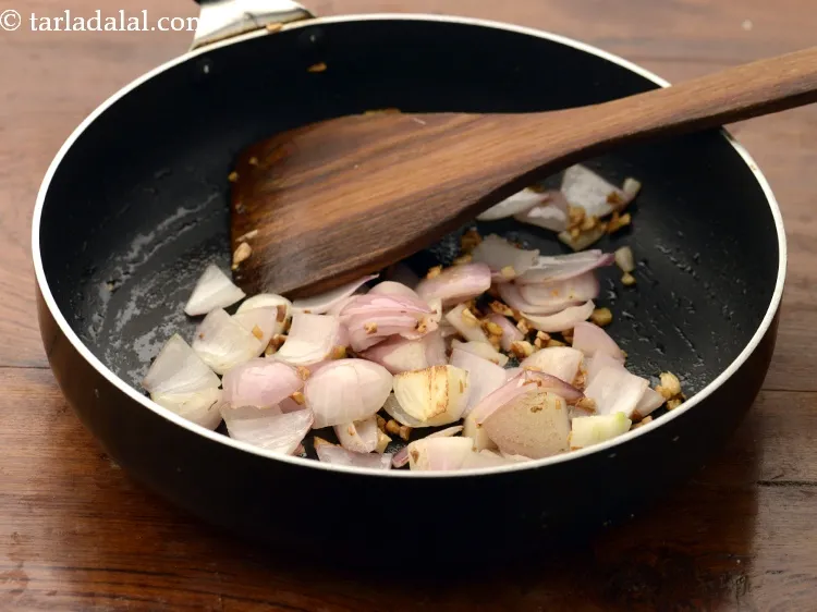 Step 11 – Saut&eacute; on a high flame for 1 to 2 minutes.