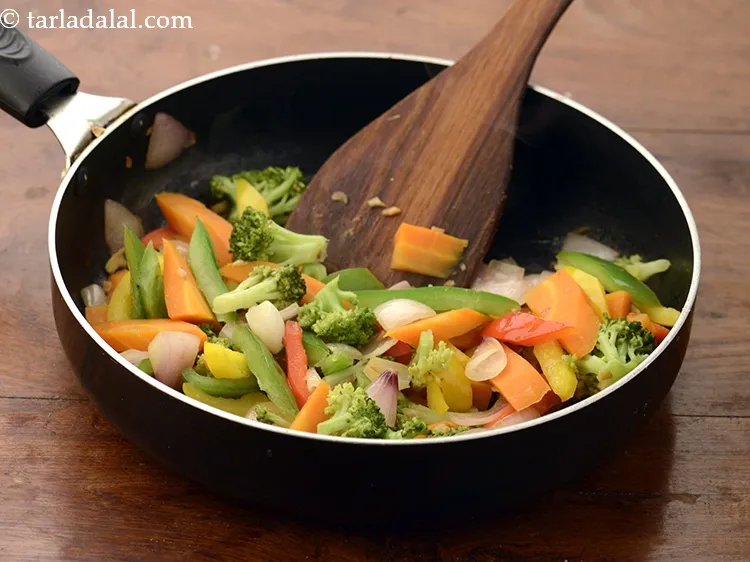 Step 16 – Saut&eacute; on a high flame for 2 to 3 minutes.