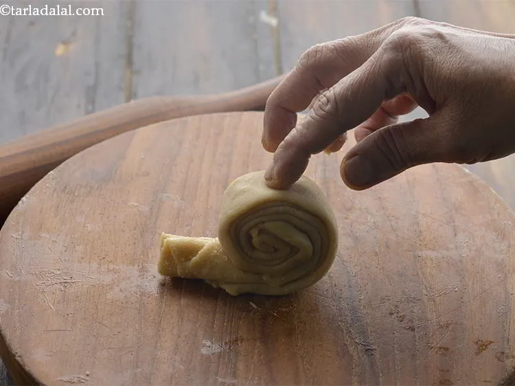 Step 16 – Stretch the pleated dough as much as possible. It can be stretched a lot when …