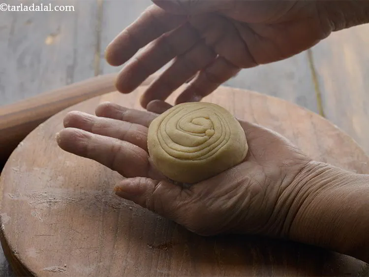 Step 17 – Seal the open end tightly at the bottom in the centre.