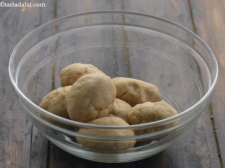 Step 9 – Divide the <strong>Punjabi lachha parantha</strong> dough into 7 equal portions.