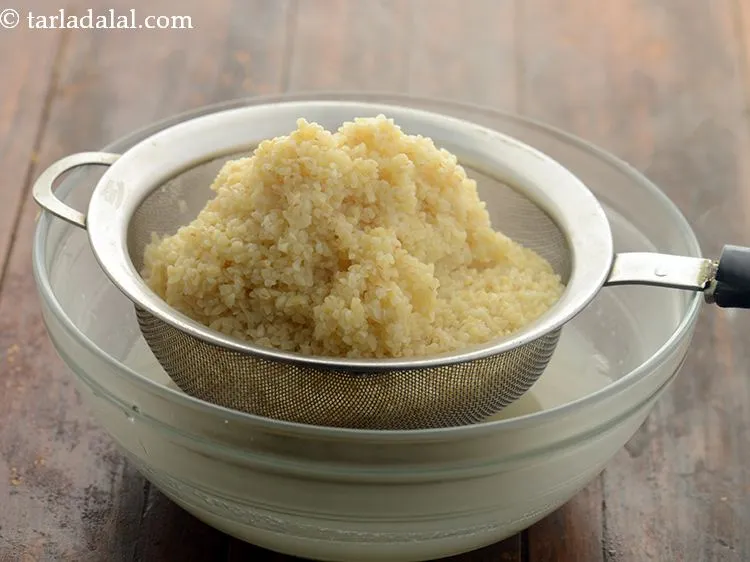 Step 5 – Drain the cooked dalia using a strainer.